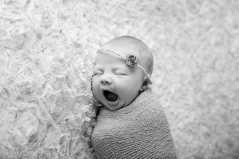 Summer Skye & Jonty Prestatyn Family & Newborn Photos (4)